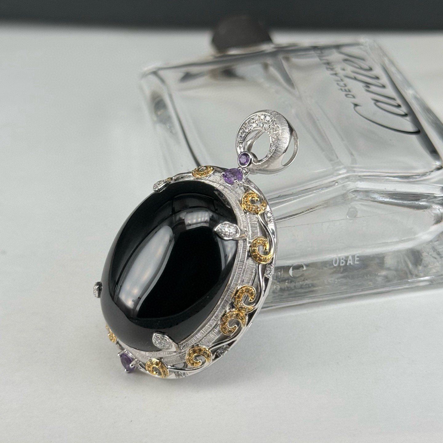 精品18k墨翠蛋面吊坠 种好色正黑度极好 打灯通透 油性十足 尺寸54.1