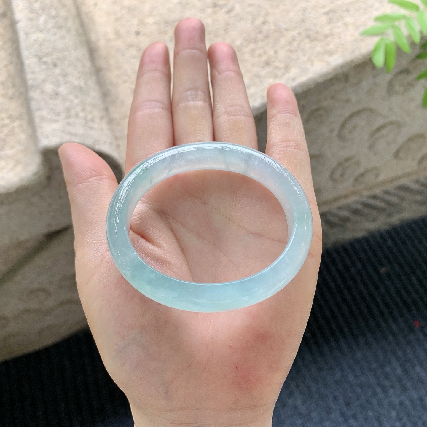 贵妃51 52【圈口】52.7/44.6/11.6/7.5【编码】DZ041214【描述】冰糯晴绿，