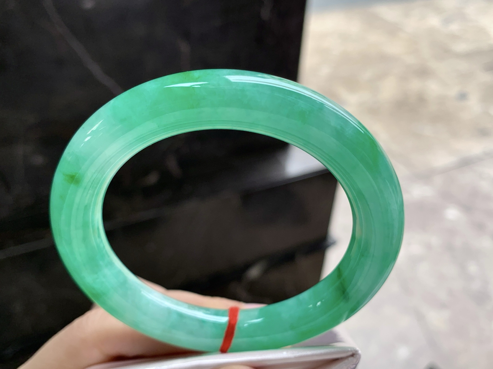 57-11.1

阳绿色圆条手镯^_^色阳