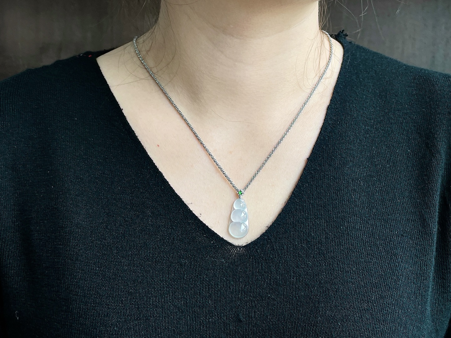 【镶嵌】高冰豆子高冰福豆吊坠 【说明】缅料 18k金镶嵌 无裂 性比高 【整体】32 【裸石】26-13.2-4.6 【重量】3克