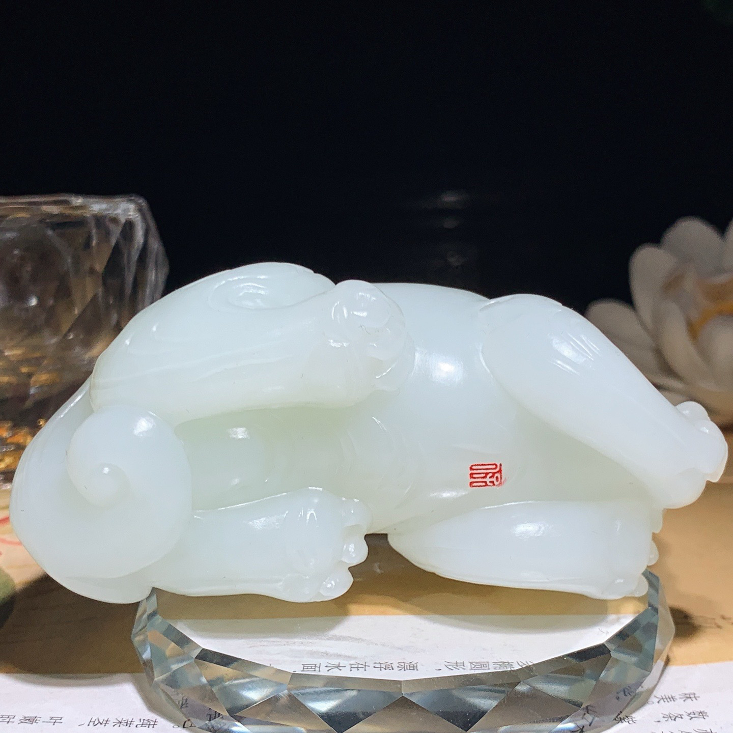 新疆和田玉红油皮料招财貔貅把件！尺寸85/39/40重197克。玉质细腻油润。手推出油。品相大气 lt260410