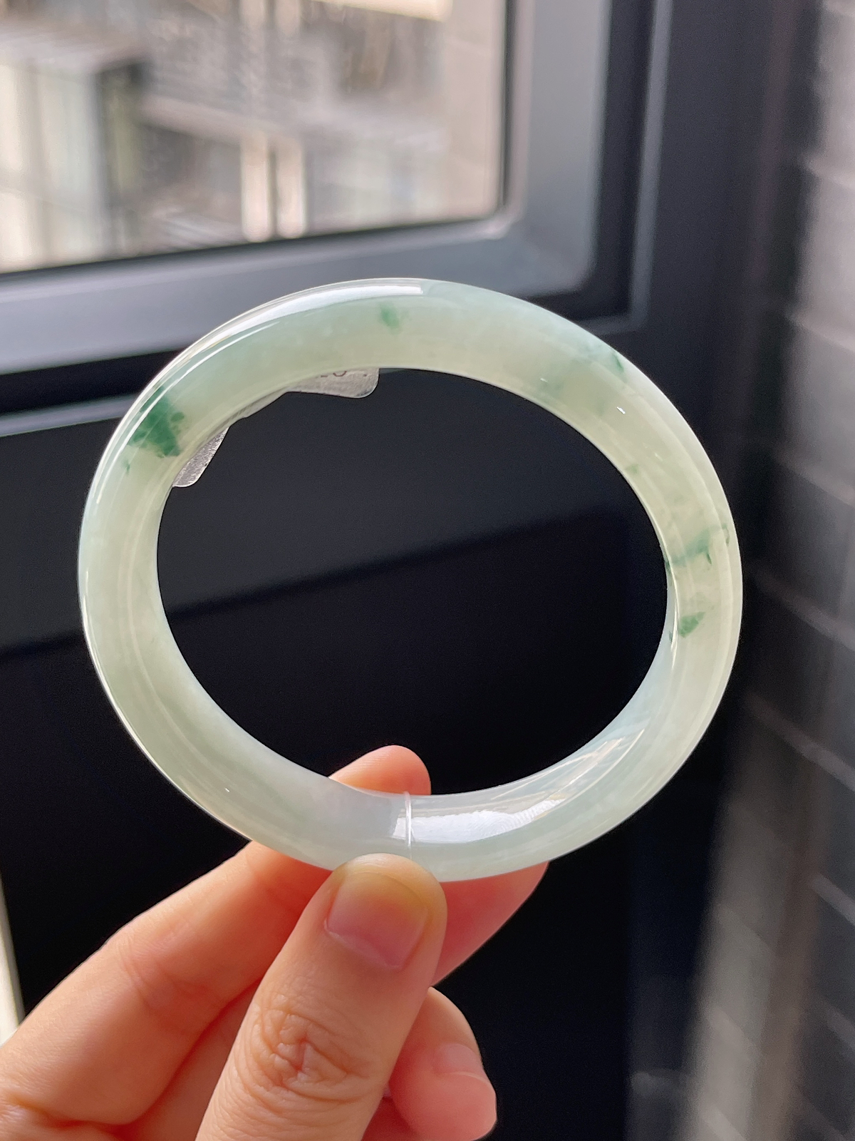 正圈56.6圈口，翡翠冰糯种飘绿手镯