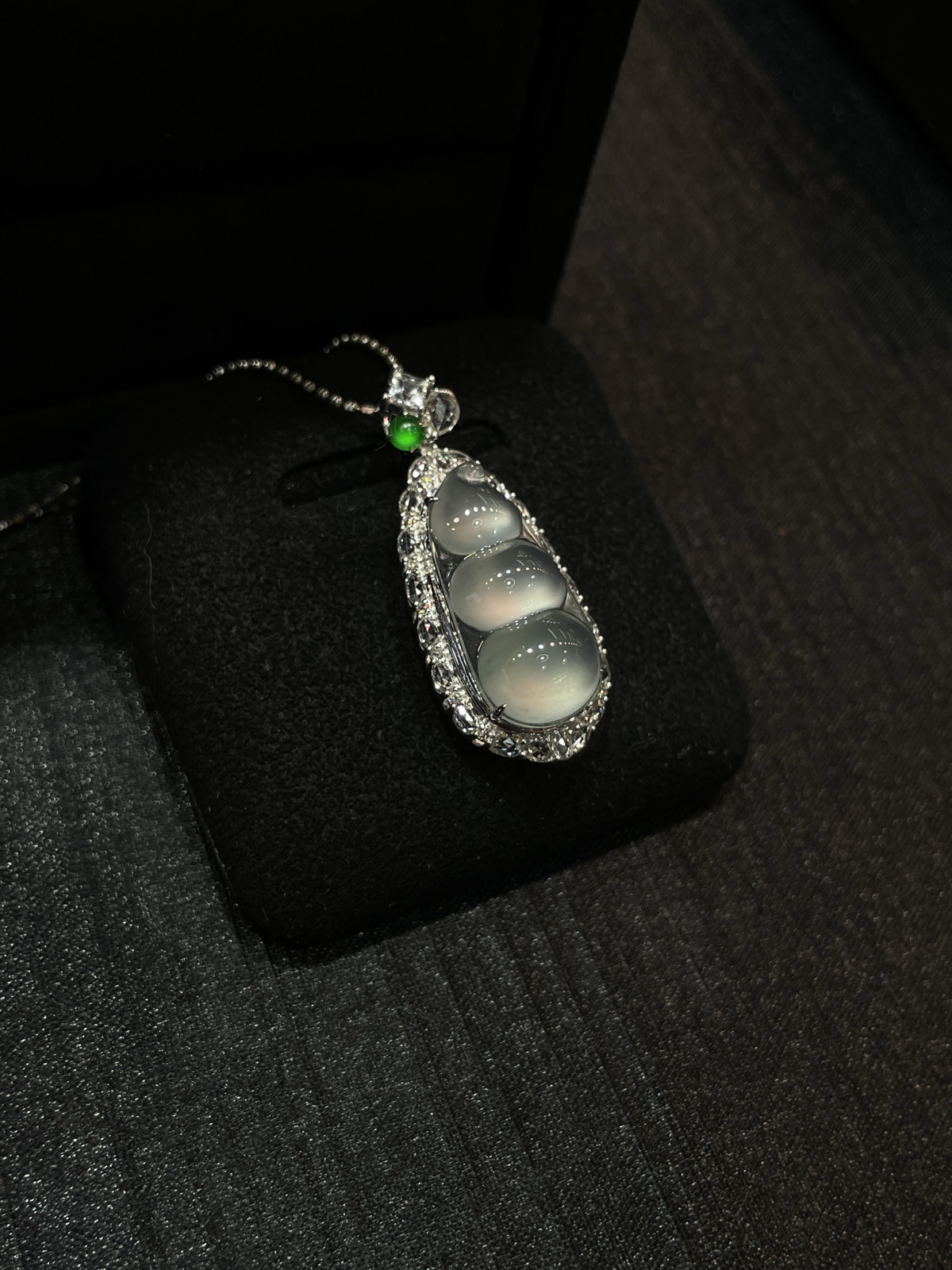 高冰 起光 福豆吊坠 超饱满 又纯净

18k金镶嵌