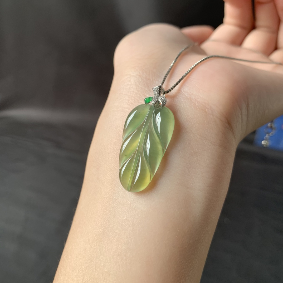 冰飘黄翡叶子 胶润饱满 优美品质 尺寸28.4-17-3.6