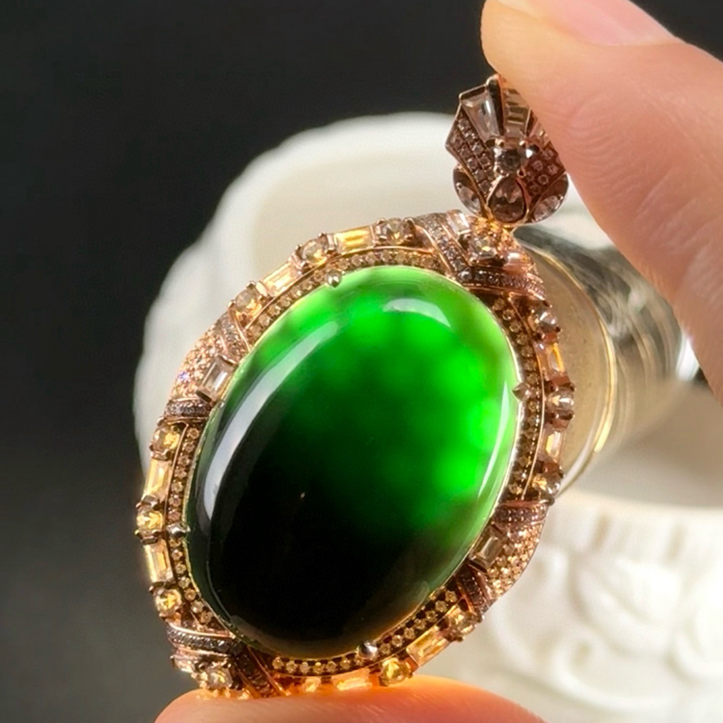 精品18k墨翠蛋面吊坠 种好色正 黑度极好 油性十足 尺寸45.2