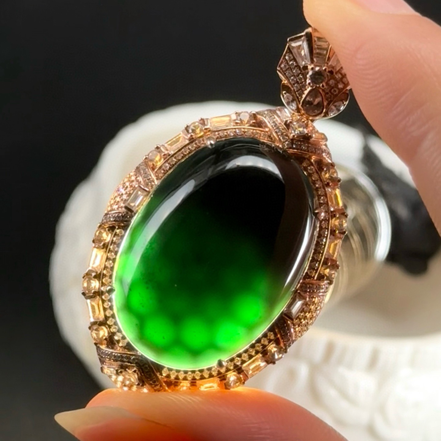 精品18k墨翠蛋面吊坠 种好色正 黑度极好 油性十足 尺寸45.2