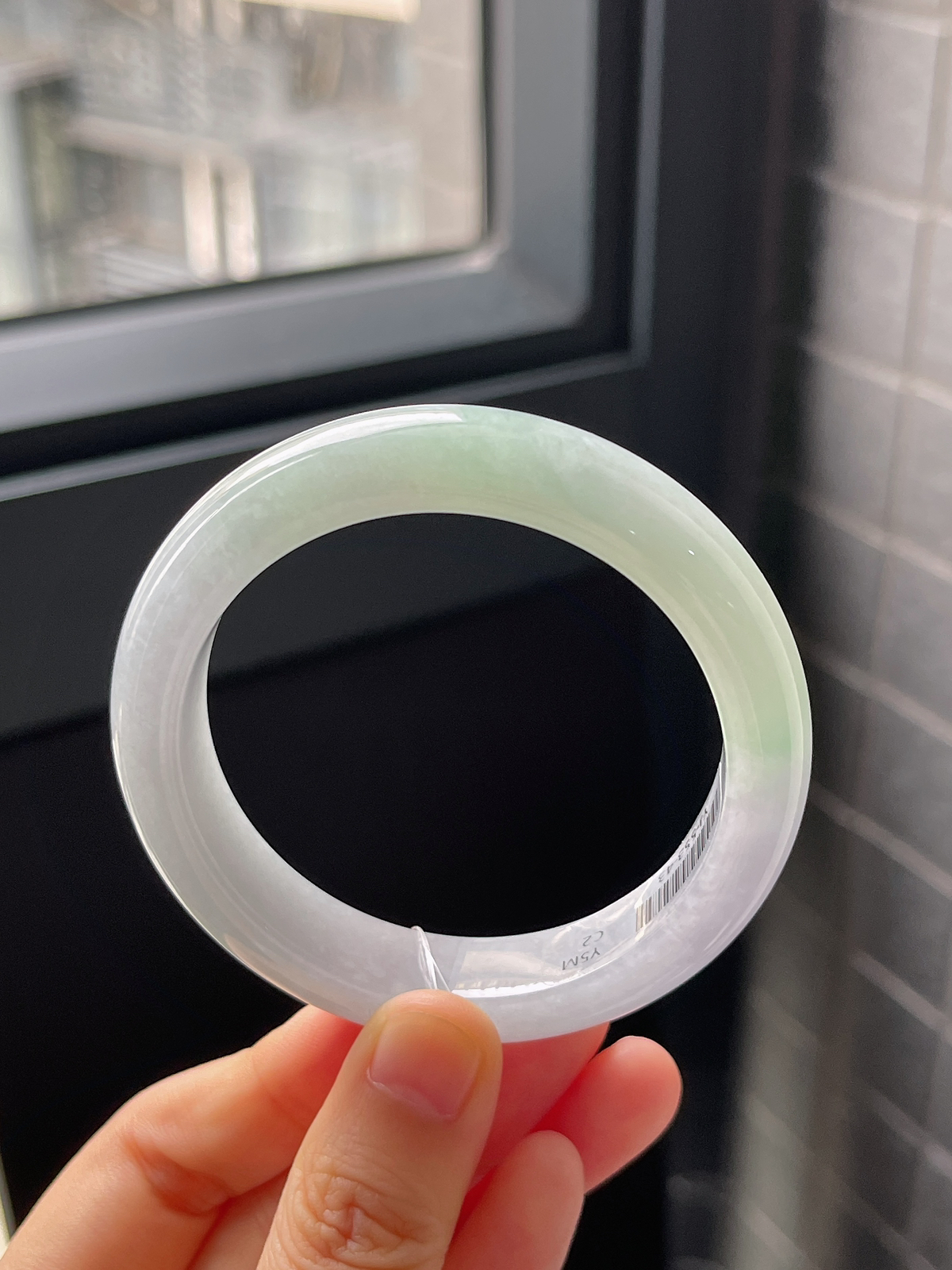 正圈53.6圈口，翡翠冰糯种浅绿色手镯