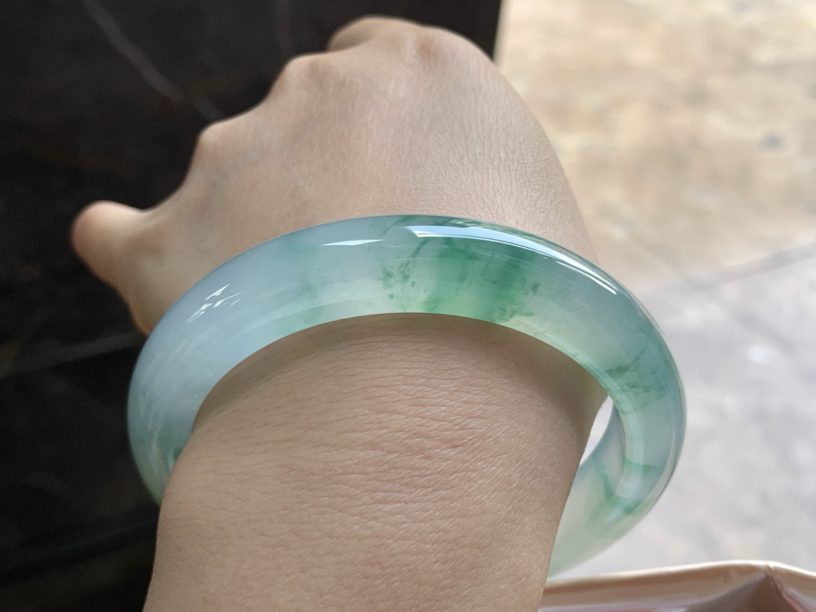 61-12.6-9.3

冰绿花手镯^_^种水好 鲜艳 大圈