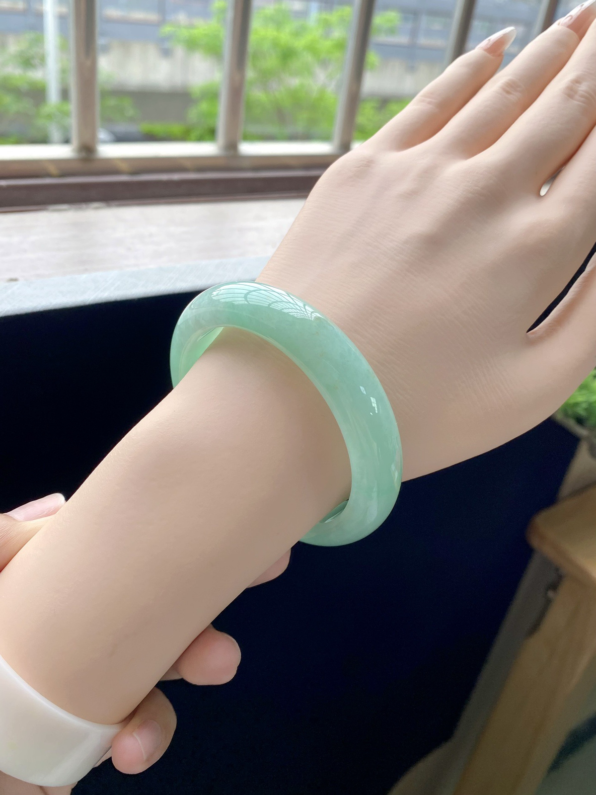 苹果绿洒金正圈成品
⭕️54.5-12.5-8.5