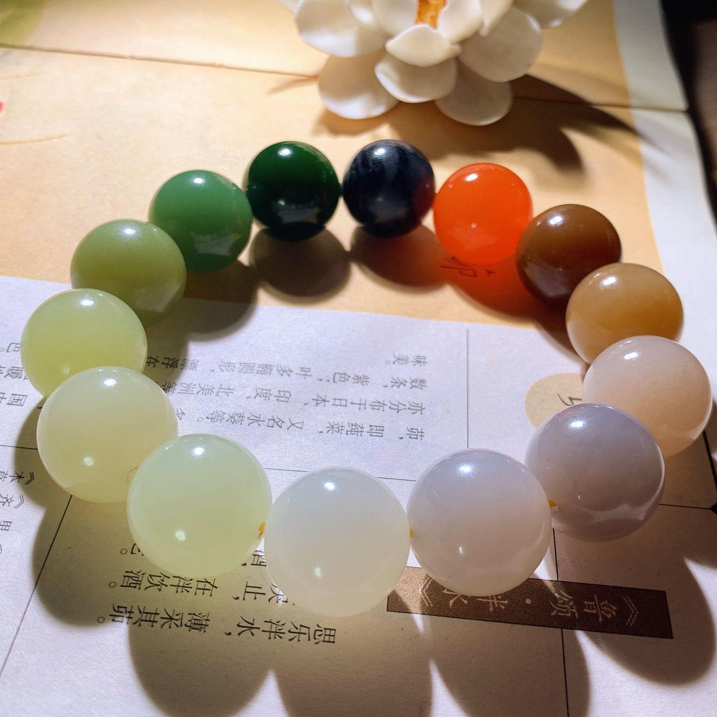 新疆和田玉多宝圆珠手串 单颗尺寸16重90克 玉质细腻油润 底色纯净 脂粉好，品质好。lt260410