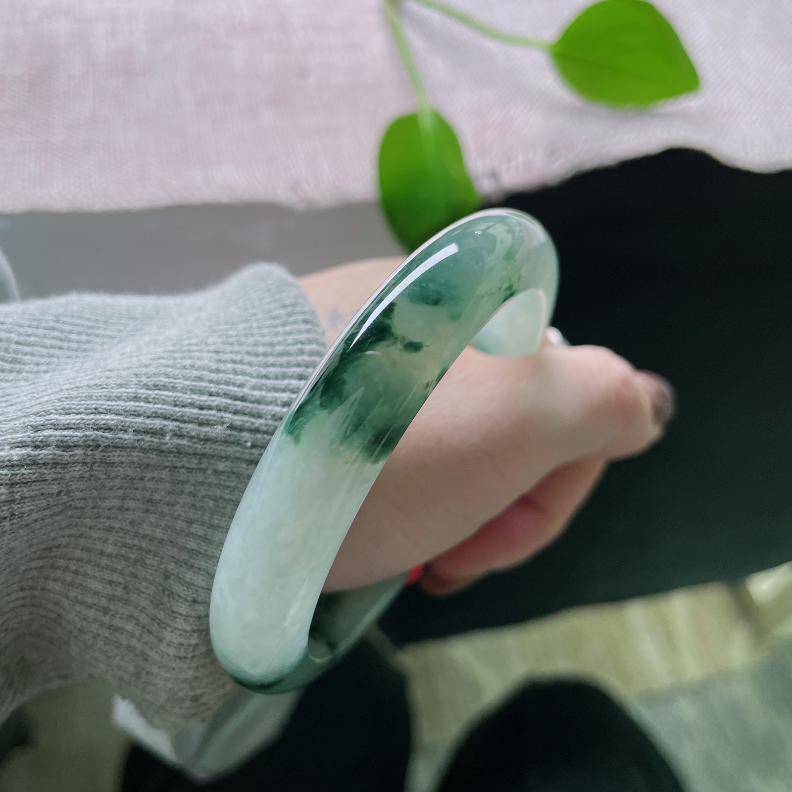 59.7/12.4/8.8，飘花，水润，细腻，甜美，优雅，贵气，耐看，雍容华贵，大气