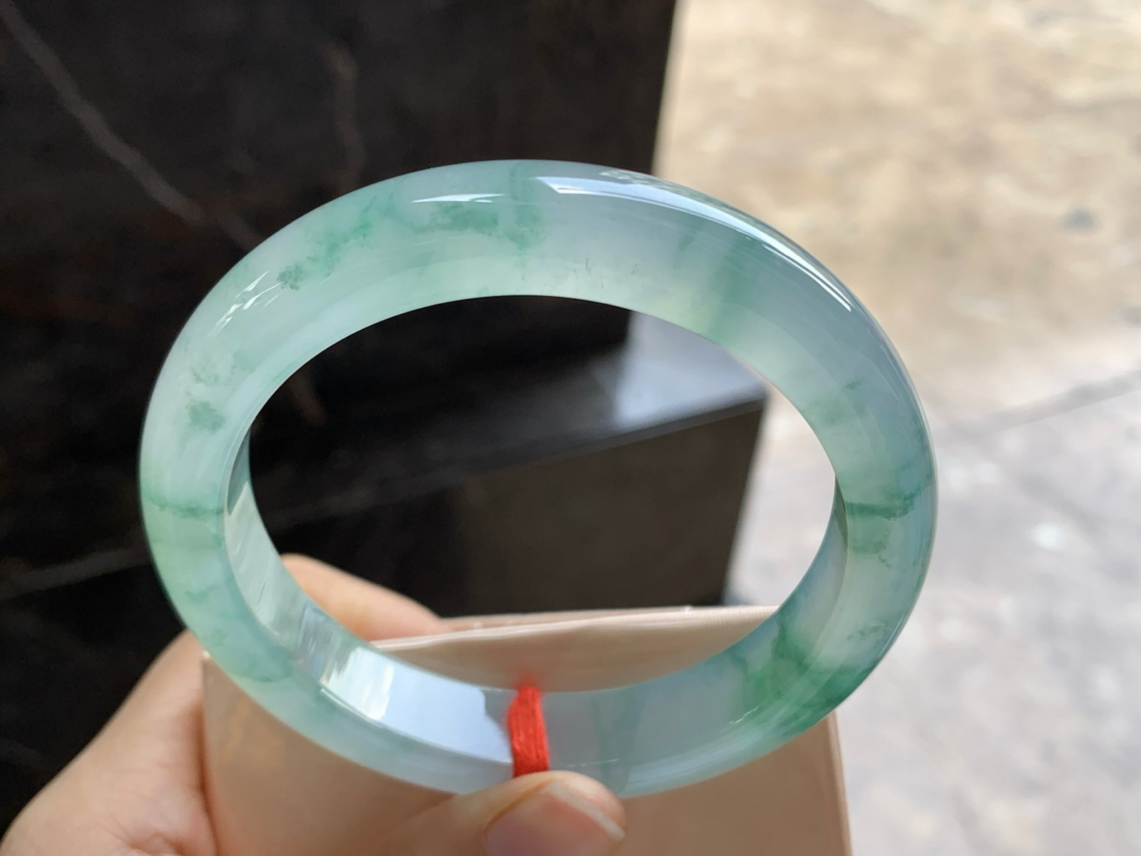 61-12.6-9.3

冰绿花手镯^_^种水好 鲜艳 大圈