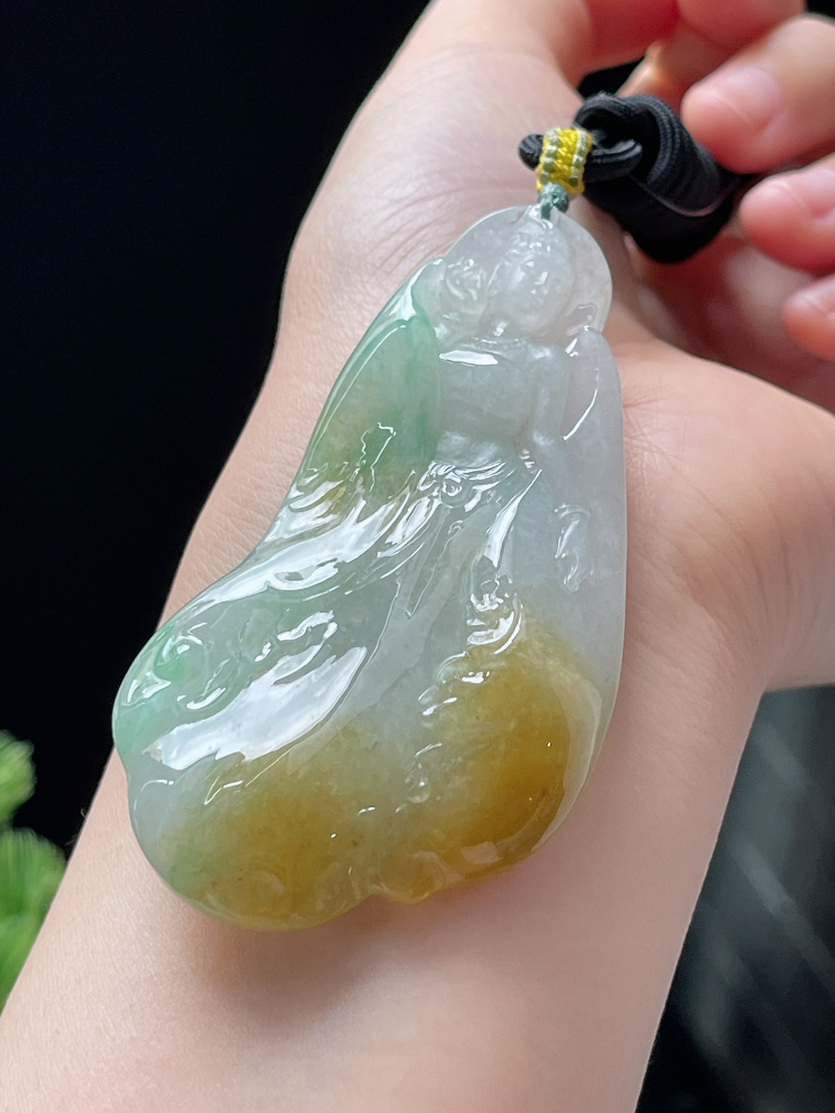 翡翠冰糯种黄加绿挂件