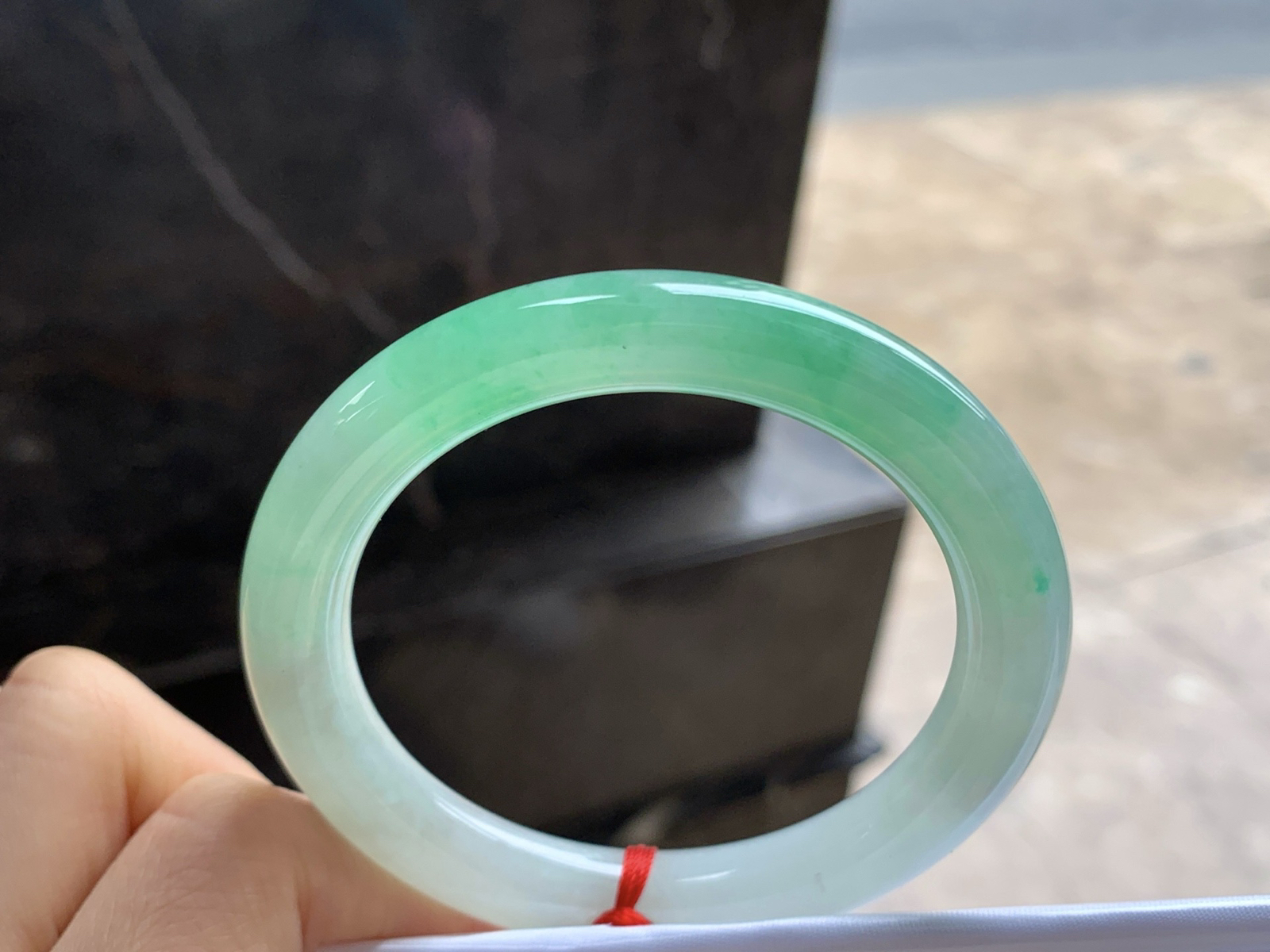 53.5-9.1

阳绿色圆条手镯^_^色阳