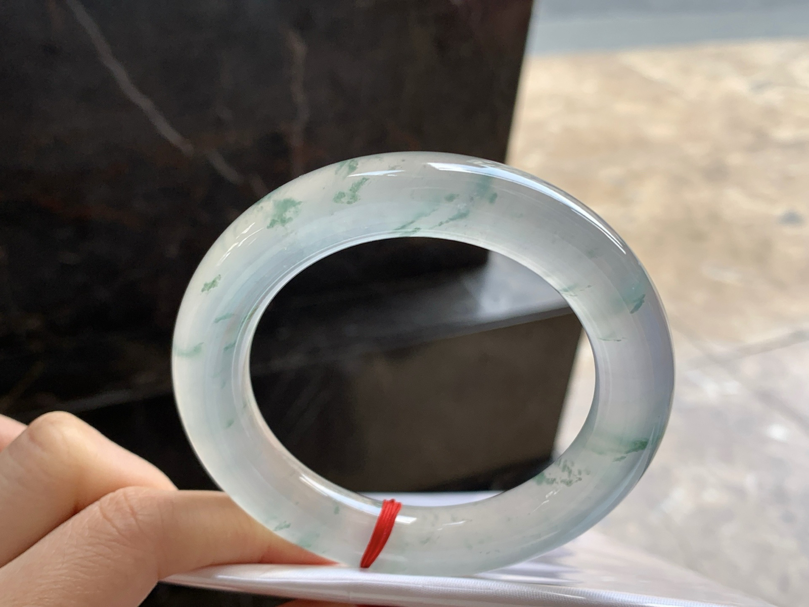 57.5-12

高冰蓝花圆条手镯^_^透亮 荧光十足 飘花灵韵