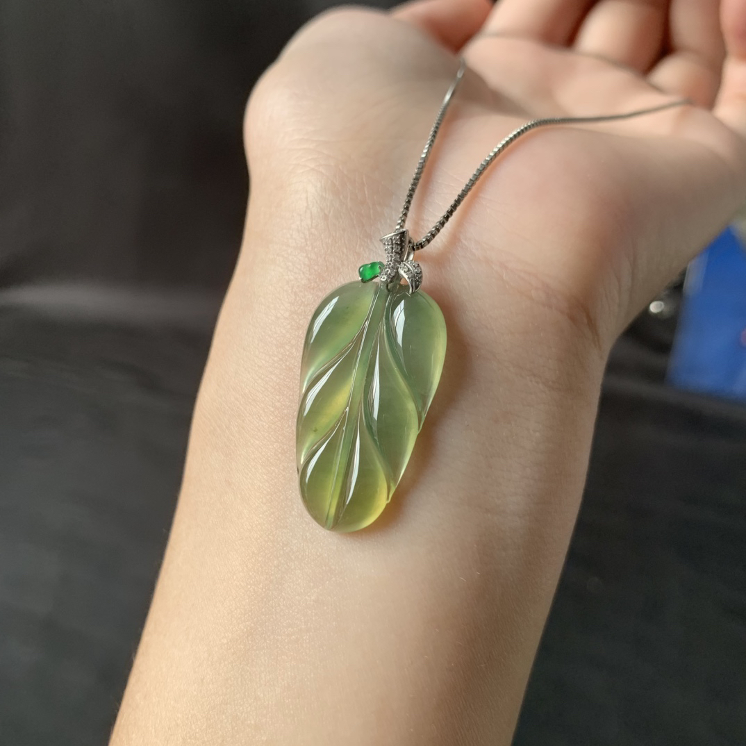 冰飘黄翡叶子 胶润饱满 优美品质 尺寸28.4-17-3.6