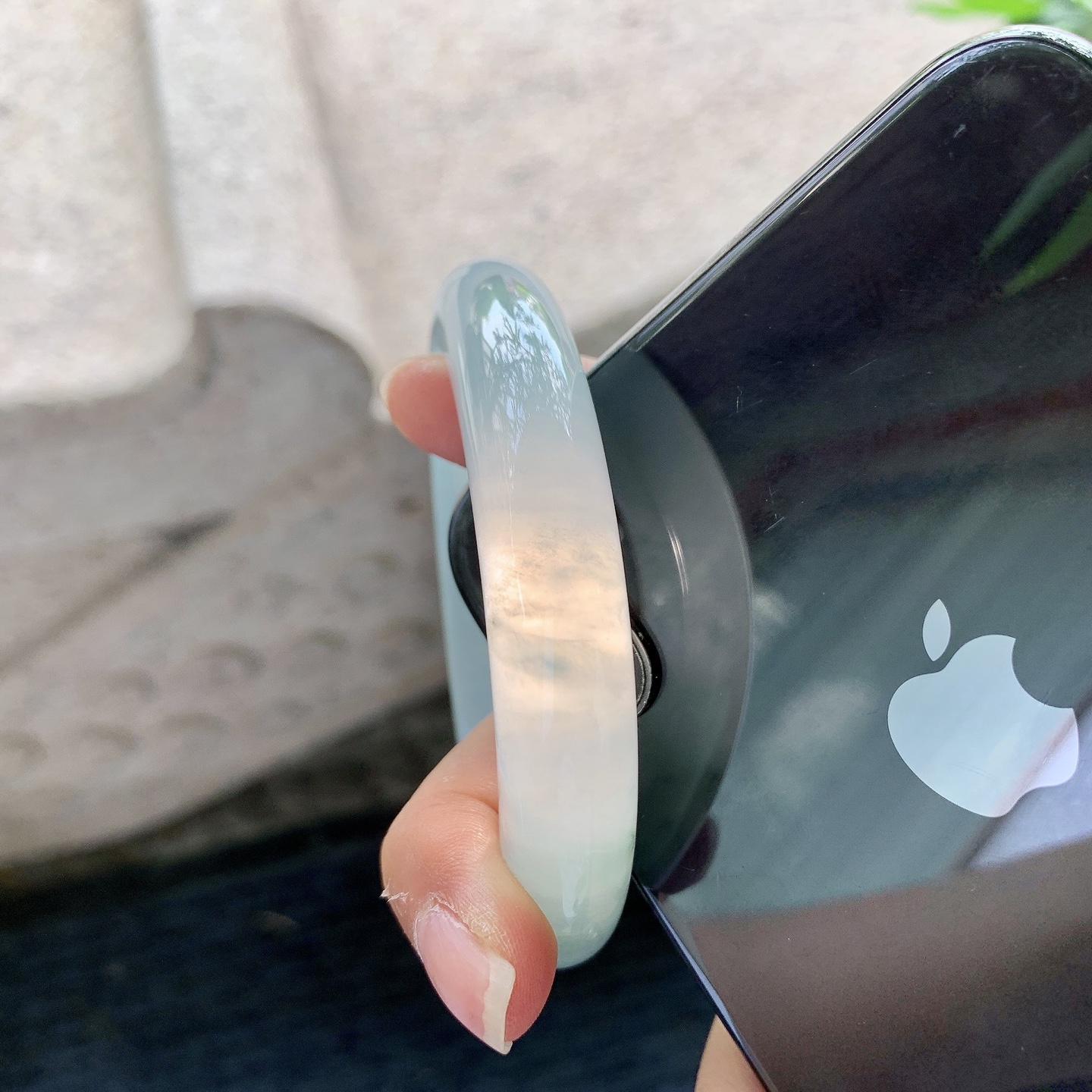 正圈57 58【圈口】58.3/12.3/9.5【编码】BA120768【描述】冰糯晴底，水润，种老，细腻，打灯有絮线