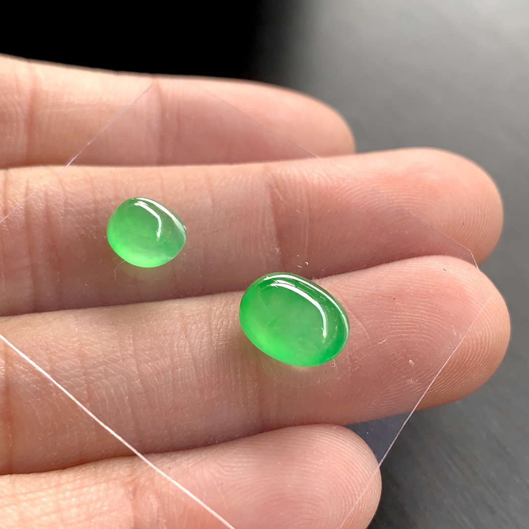 ️ 冰绿蛋面一套，颜色清新甜美、莹光闪烁
尺寸6.8×6×4.4 / 9×7.4×5