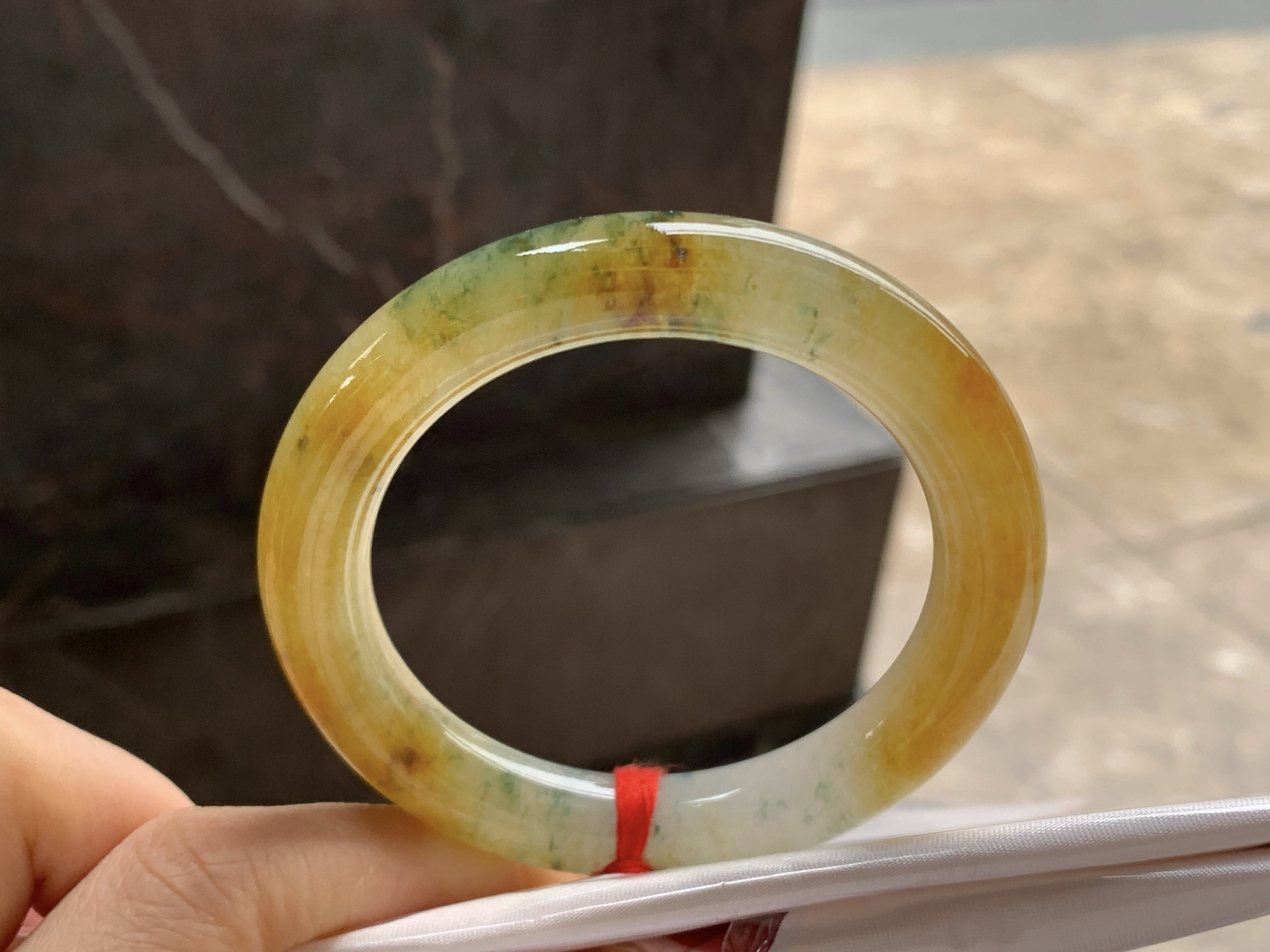 53-10

黄翡圆条手镯^_^起光 鲜艳