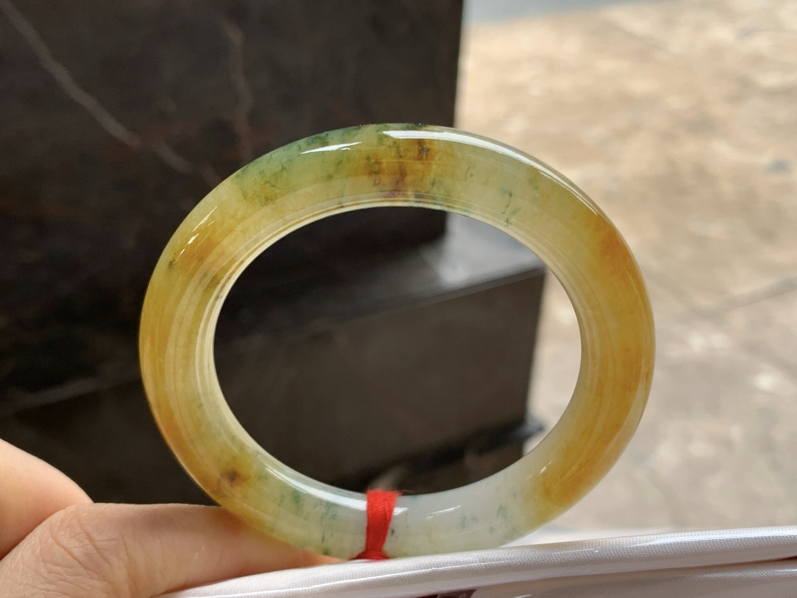 53-10

黄翡圆条手镯^_^起光 鲜艳