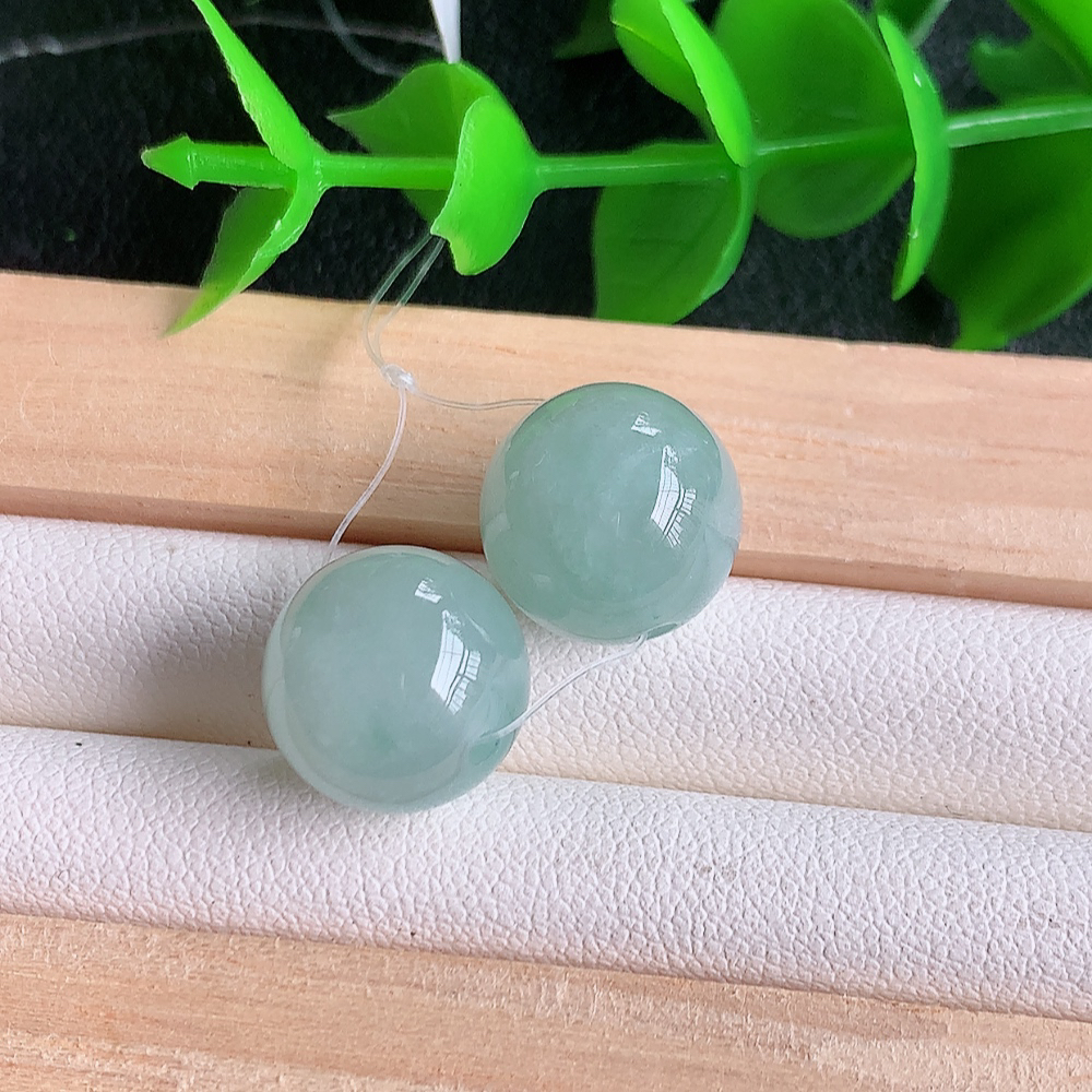 冰润转运珠翡翠吊坠，寓意“时来运转，财源滚滚” 寓意佳，紫气东来，颜色清爽，无纹裂，佩戴效果优雅迷人！性价比超值！W49.11  尺寸：11.5mm