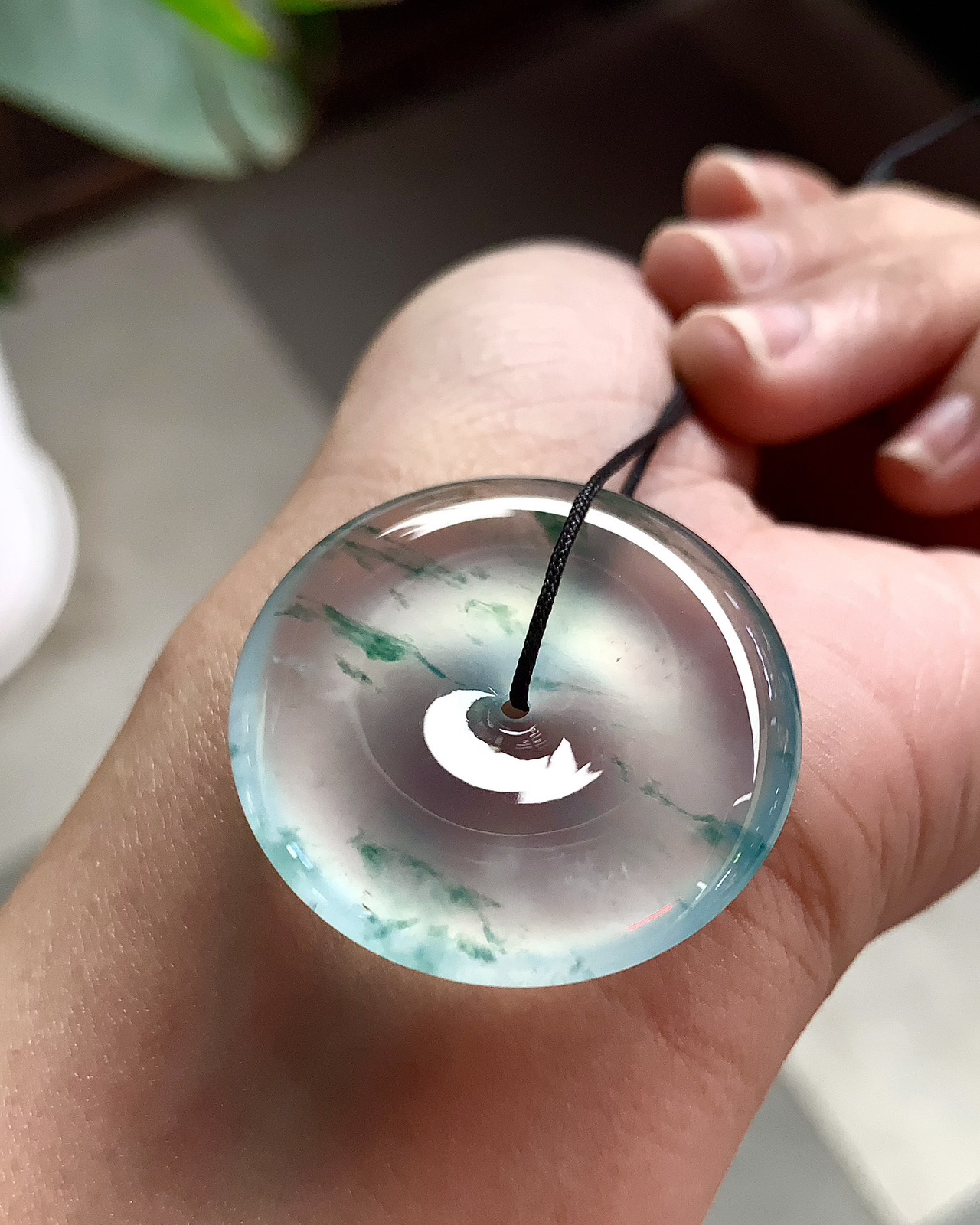 ️ 清透中漾着盎然生机的冰飘彩平安扣
尺寸34.5×6.8