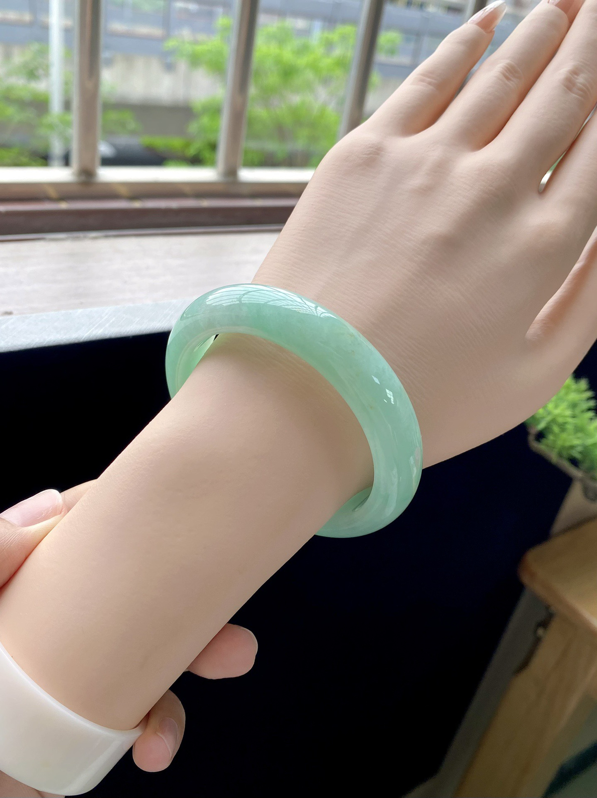 苹果绿洒金正圈成品
⭕️54.5-12.5-8.5