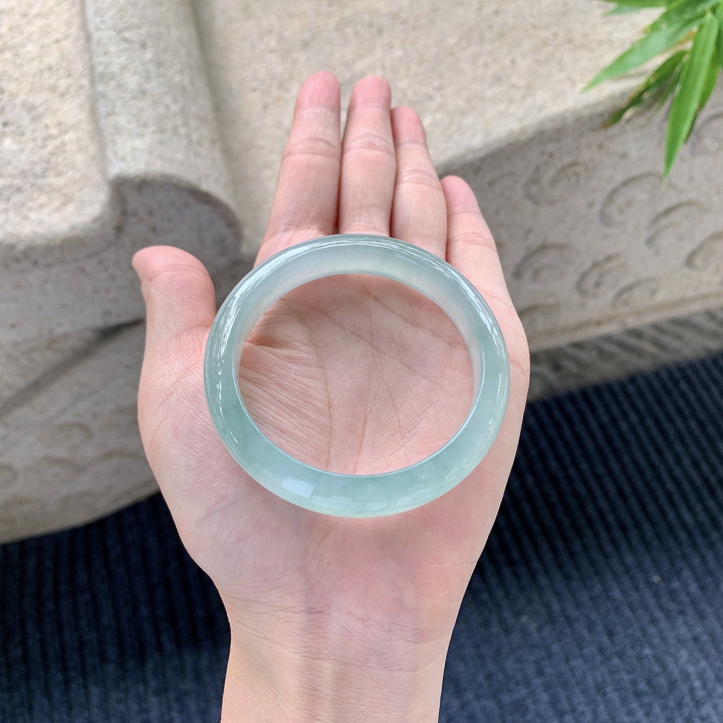 正圈51 52【圈口】51.5/11/7.5【编码】GL110880【描述】糯冰飘绿，水润，种老，细