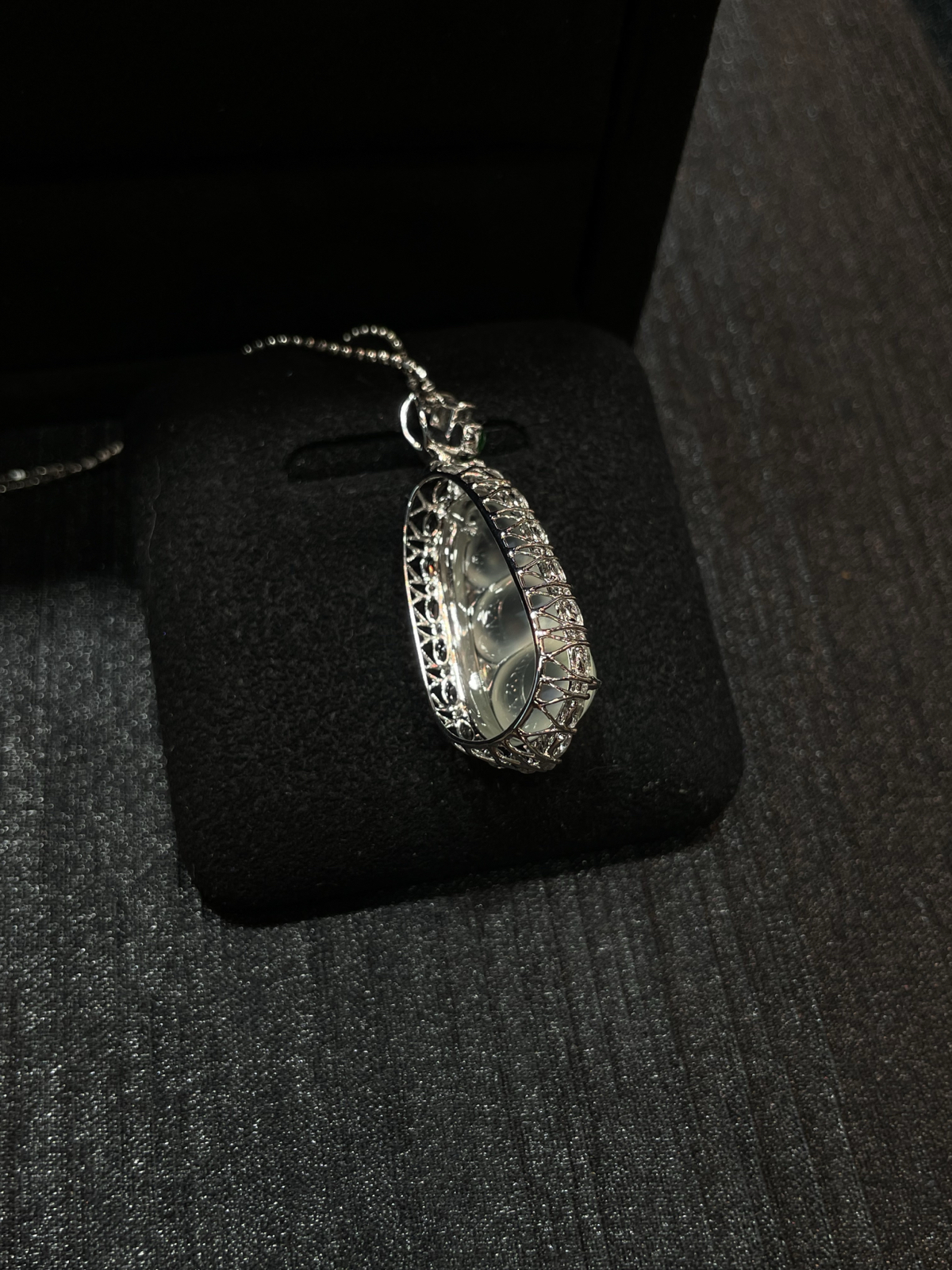 高冰 起光 福豆吊坠 超饱满 又纯净

18k金镶嵌