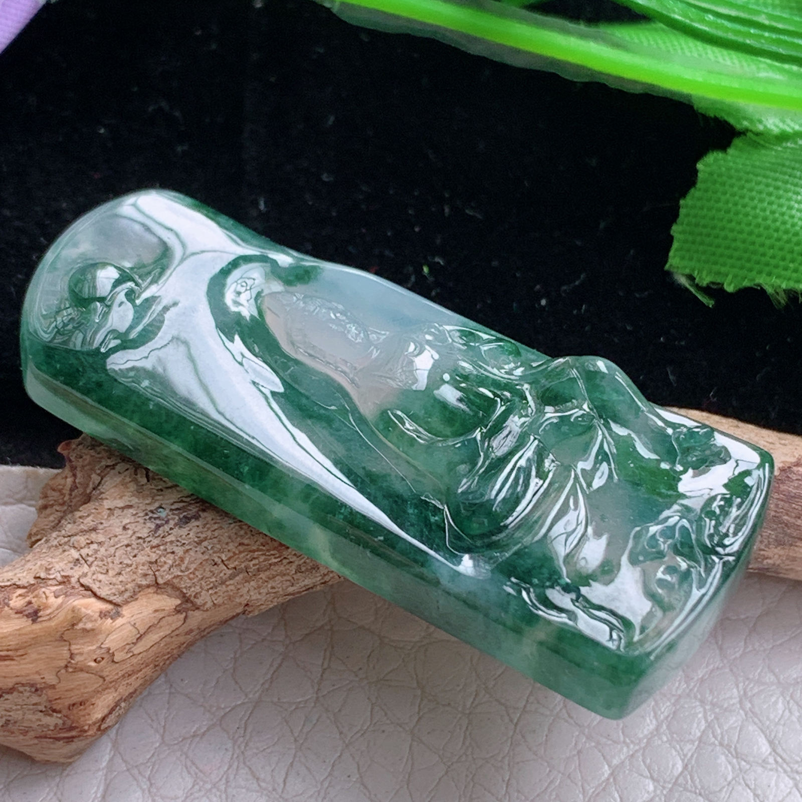 lz实拍48*20*5.8天然缅甸翡翠冰飘花山水观音 玉观音玉吊坠 玉挂件