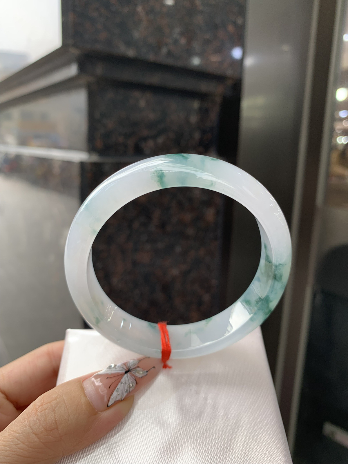 冰飘蓝花正圈59.1-7.6-13.9
花色灵动飘逸，墨兰如画，有江南烟雨之感，蓝花飘洒，精致仙气，上手优雅气质。