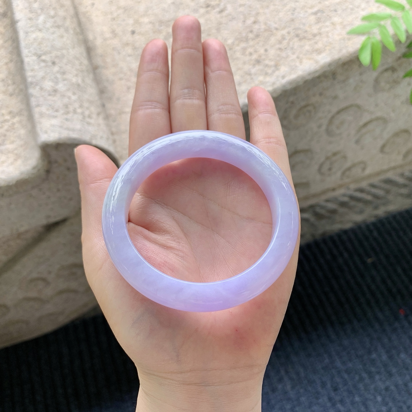 正圈55 56【圈口】56.3/12/8.8【编码】DZ041216【描述】糯冰紫罗兰，水润，种老，细腻，打灯有棉线