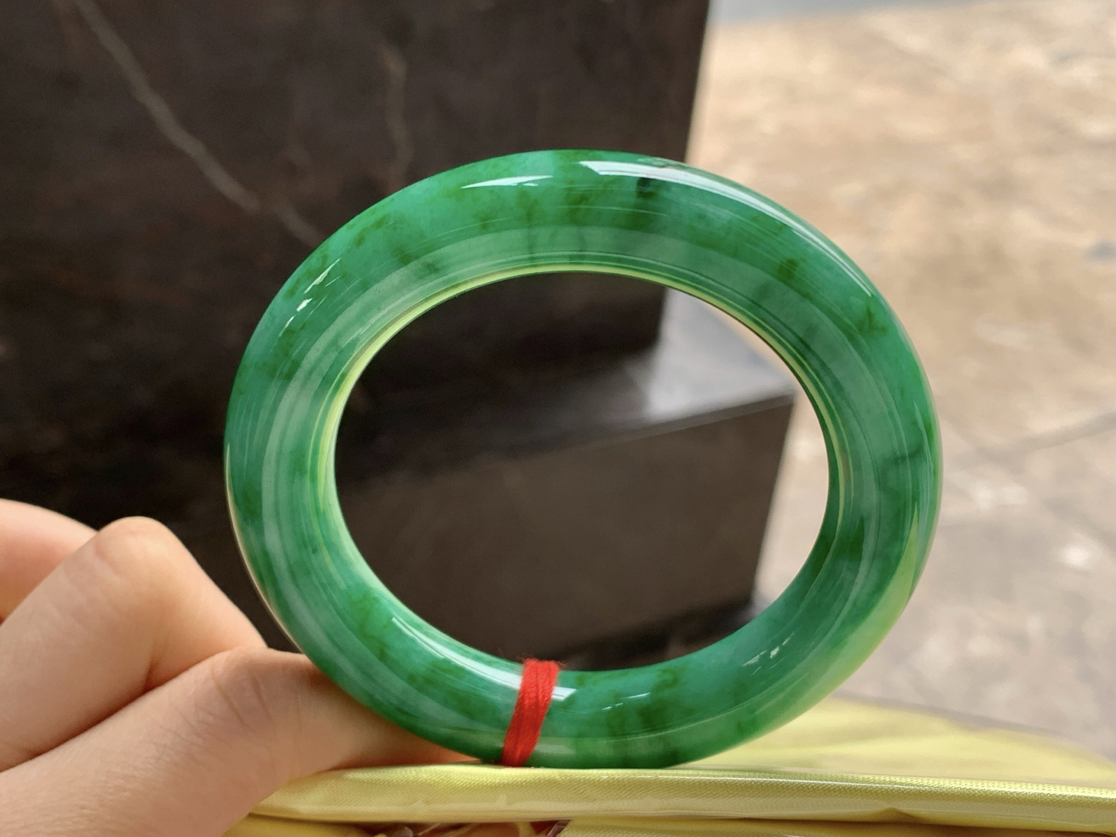 53.5-11.7

紫罗兰圆条手镯^_^颜色鲜艳 浓郁