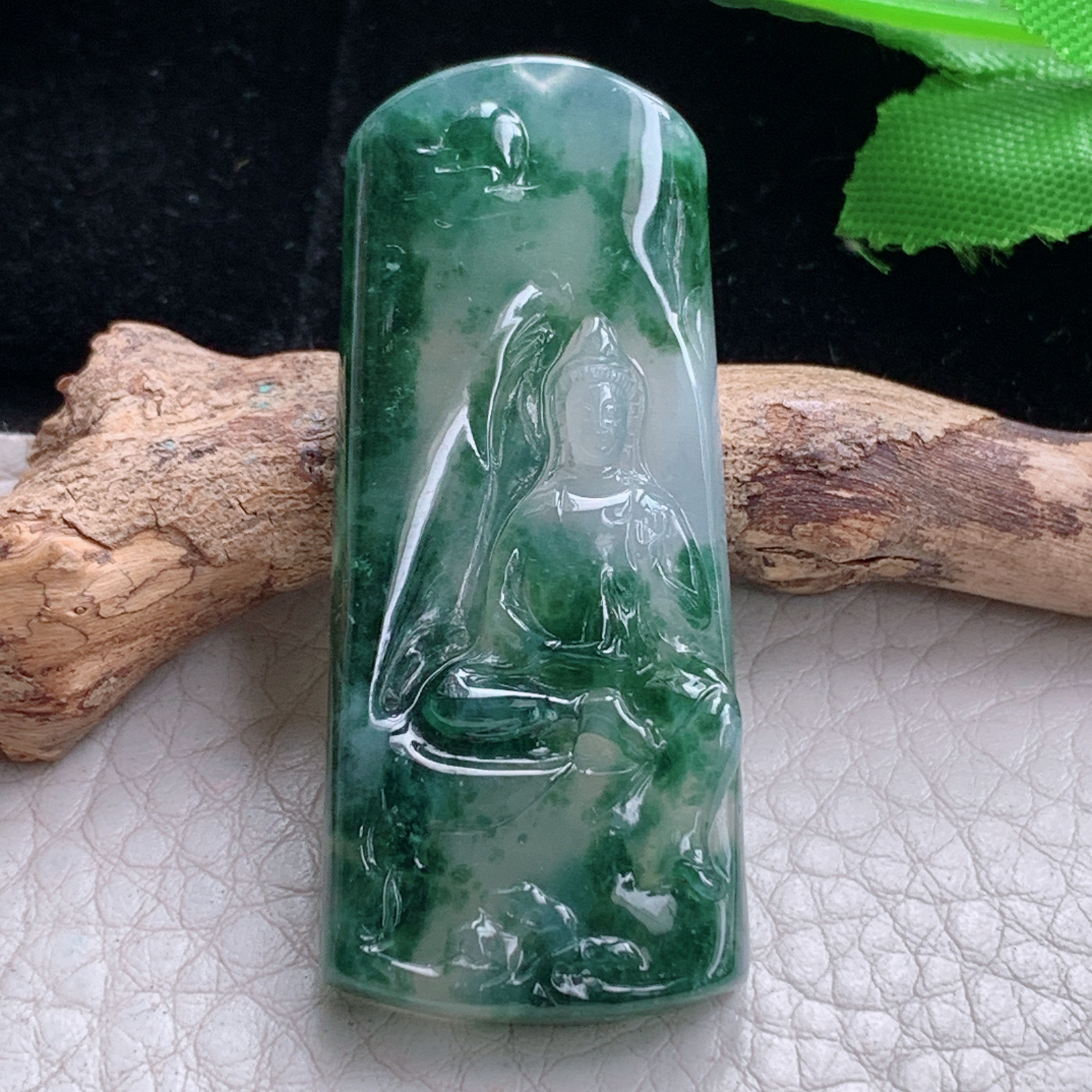 lz实拍48*20*5.8天然缅甸翡翠冰飘花山水观音 玉观音玉吊坠 玉挂件