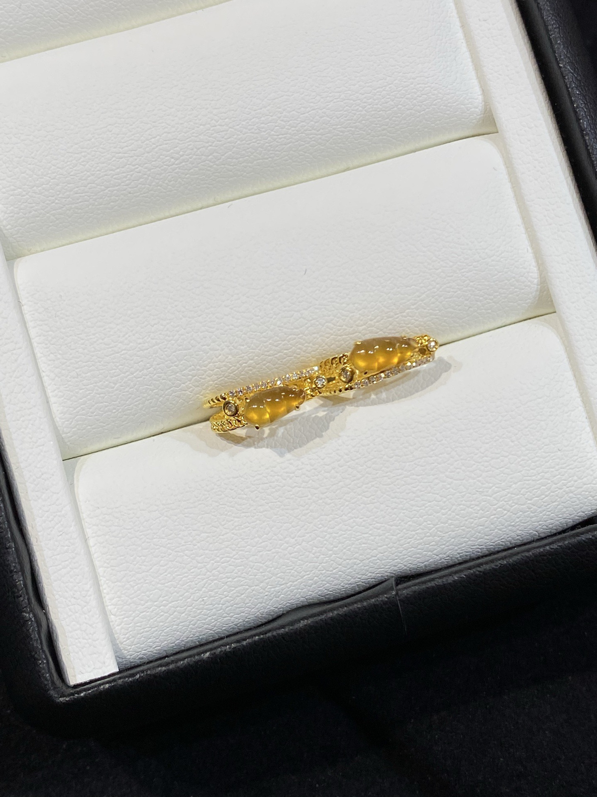 高冰 甜阳绿 满色 福豆 18k

整体尺寸34.1-13.3-9.6