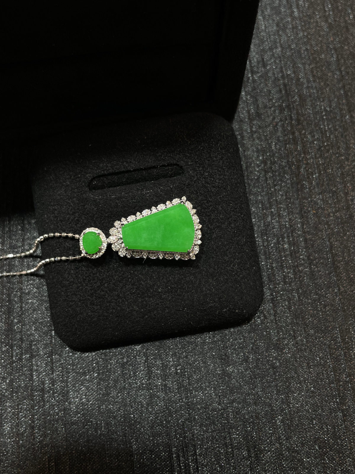 满色 正阳绿 无事牌吊坠

18k金配钻镶嵌