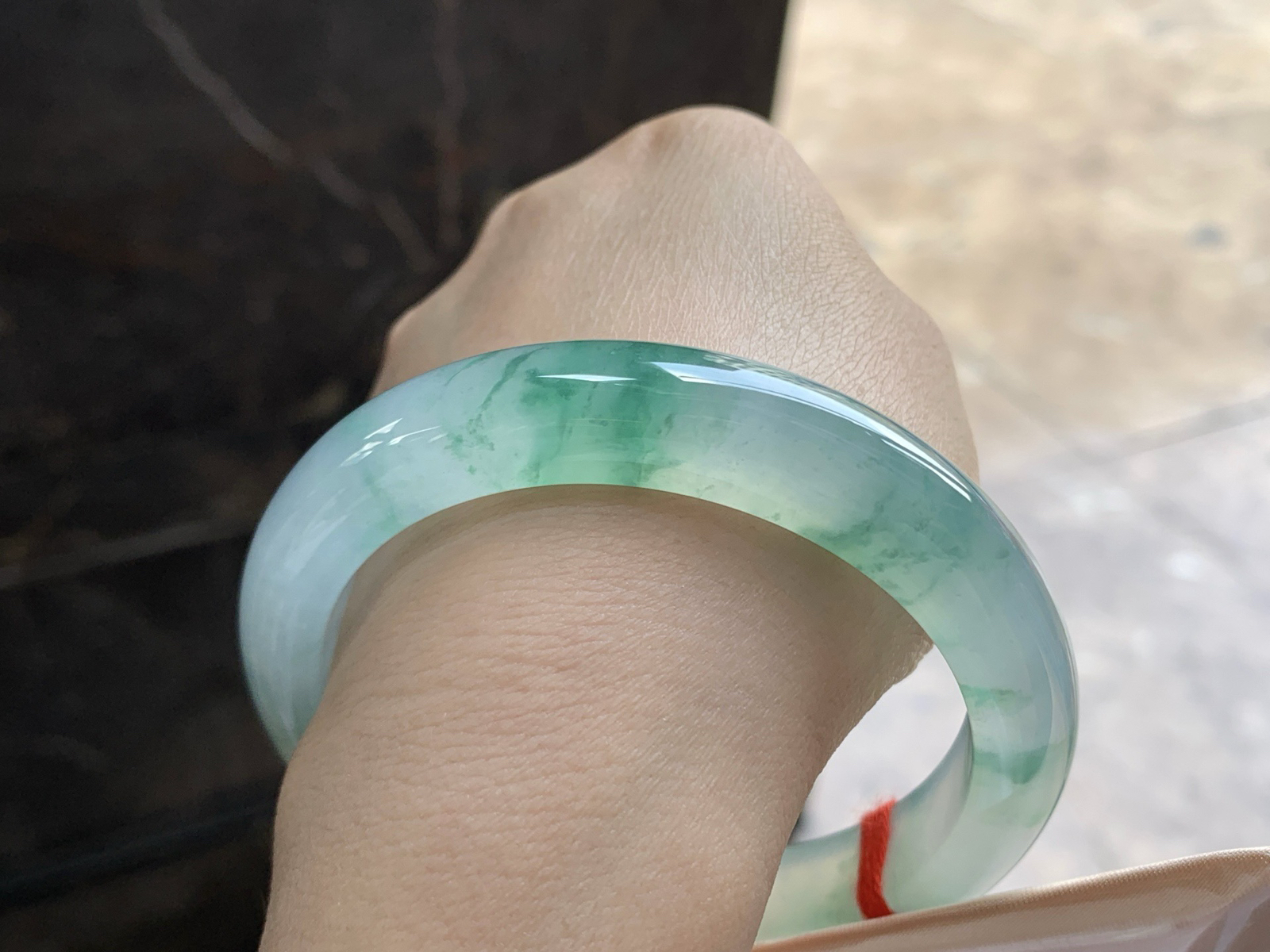 61-12.6-9.3

冰绿花手镯^_^种水好 鲜艳 大圈