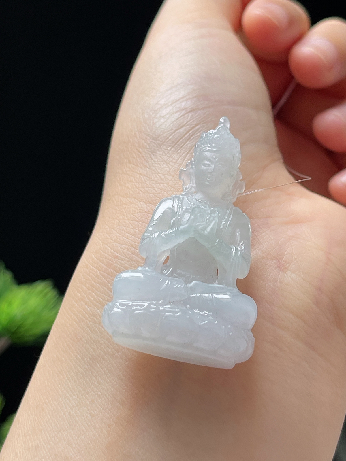 翡翠冰糯种白色挂件，可做小摆件