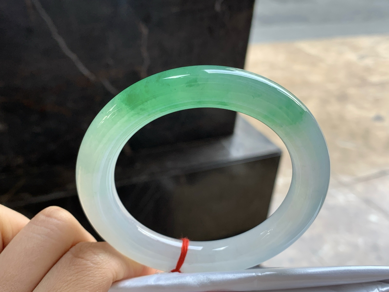 59-11.8

冰带色圆条手镯^_^鲜艳 色阳 种水好 大圈