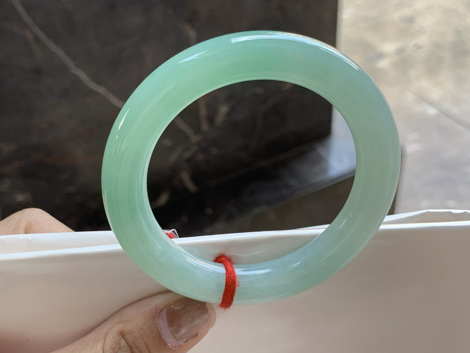 55-11mm

果绿圆条手镯^_^55 56可戴～ 颜色均匀 细腻