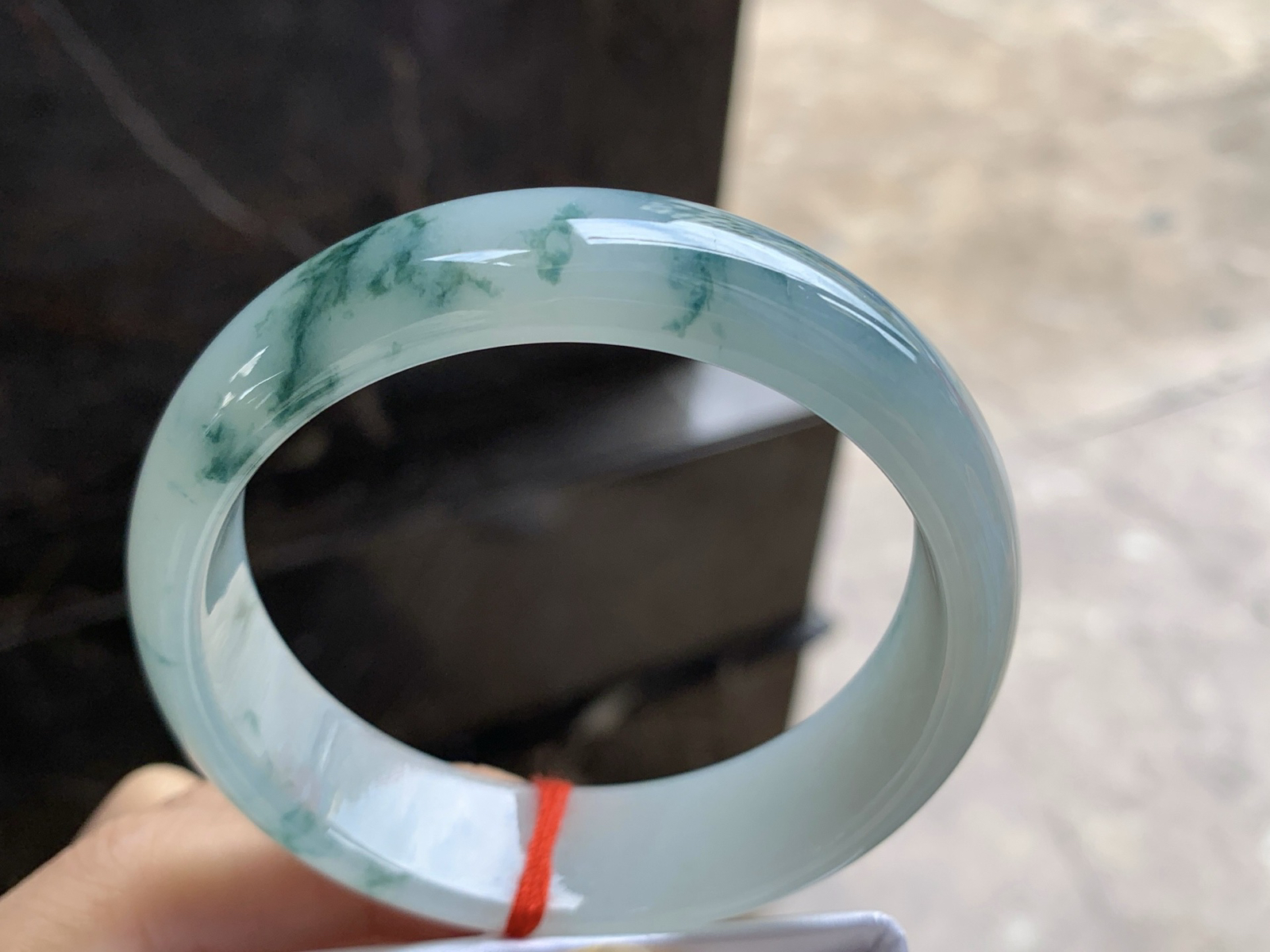 57.5-16.4-7.4

蓝花宽版手镯^_^细腻 飘花灵韵