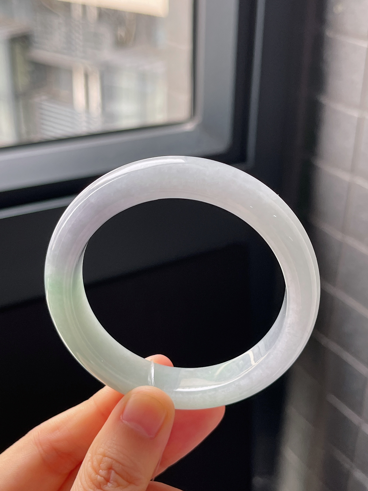 正圈53.6圈口，翡翠冰糯种浅绿色手镯