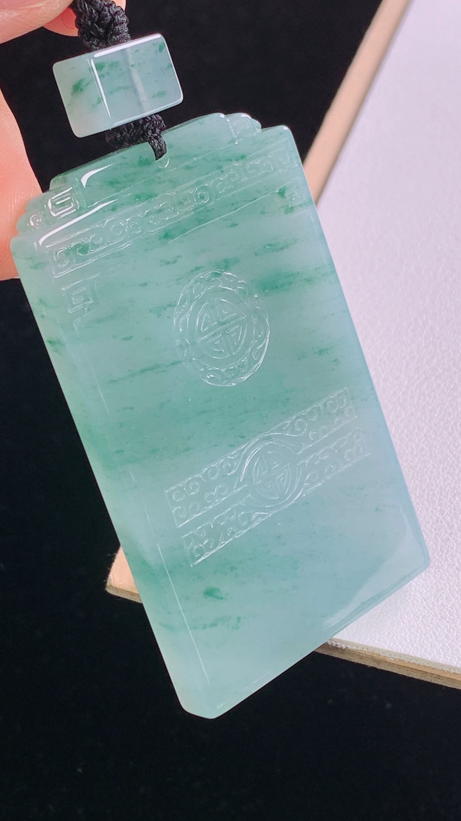 冰飘花仿古牌
花色灵动，底子细腻
尺寸:73.9-63.1-37.9-6.4mm 9