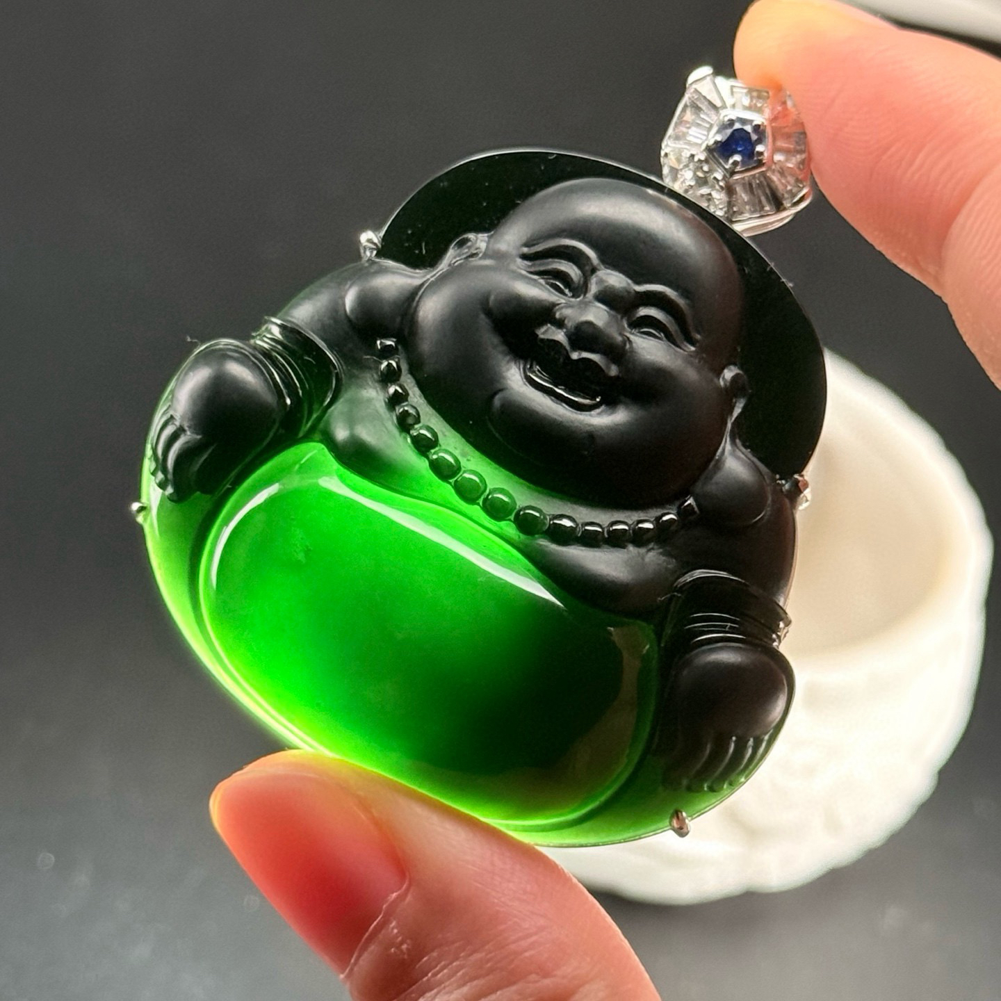 18k墨翠大肚佛 种好色正 饱满大气 打灯通透 黑度极好 油性十足  尺寸55.2