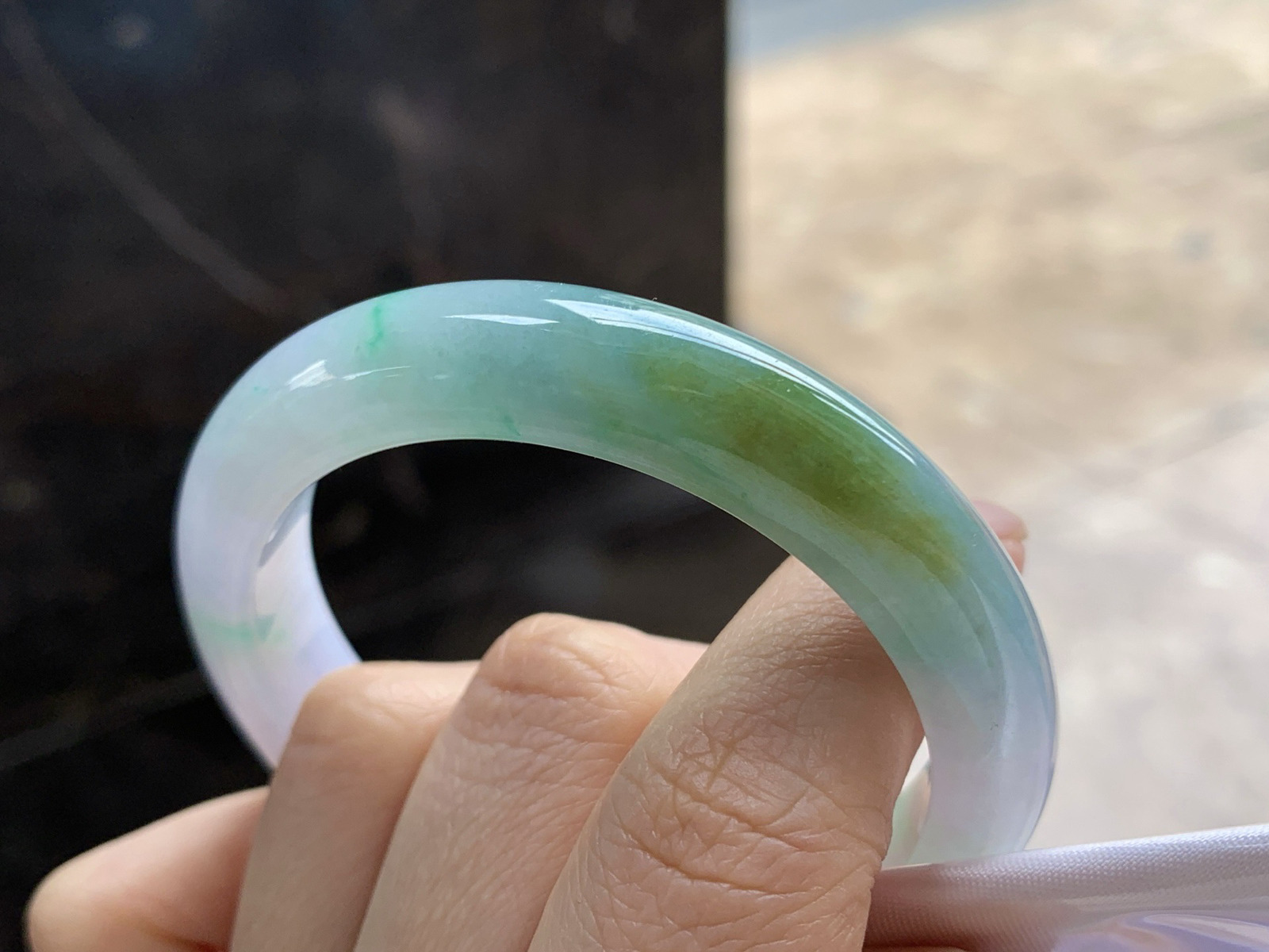 52-11.1-8

黄翡特色手镯^_^玉质温润