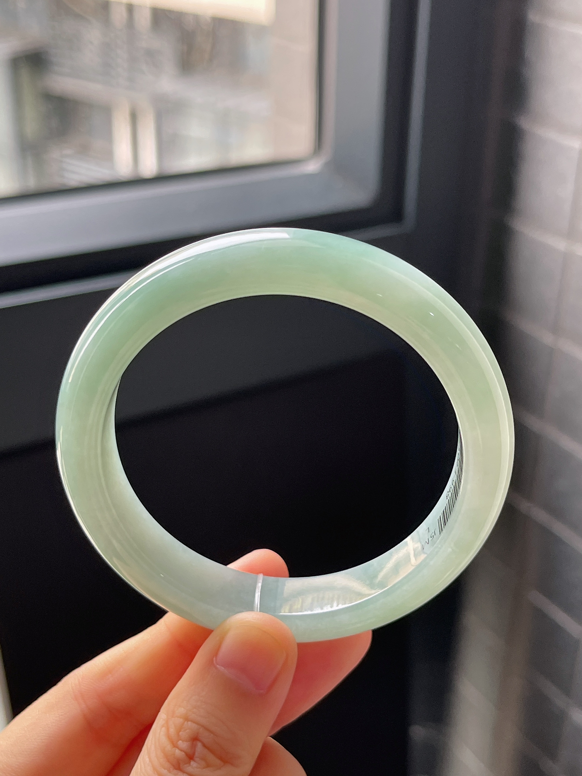 正圈57.4圈口，翡翠冰糯种淡绿色手镯