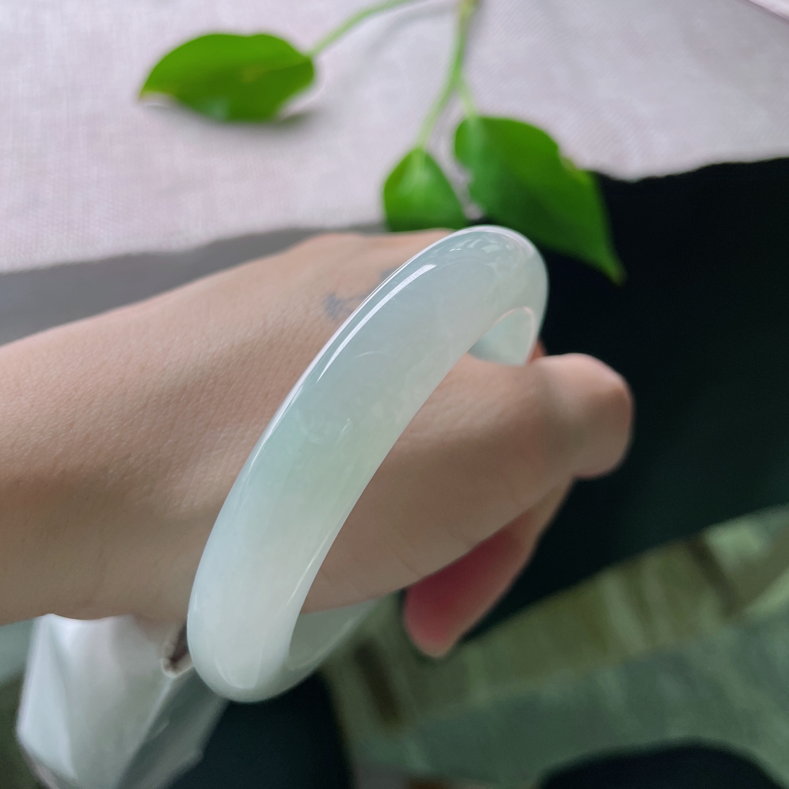 54.5/12/8.4。淡绿底正圈，巧笑嫣然，清润温柔，越看越舒心..