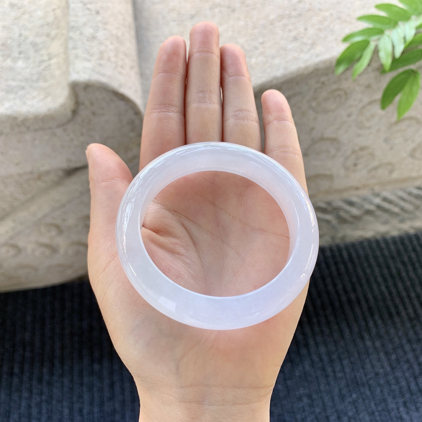 正圈53 54【圈口】54.8/11.8/9【编码】A1121039【描述】冰糯淡粉紫，水润，种老，细腻，无裂