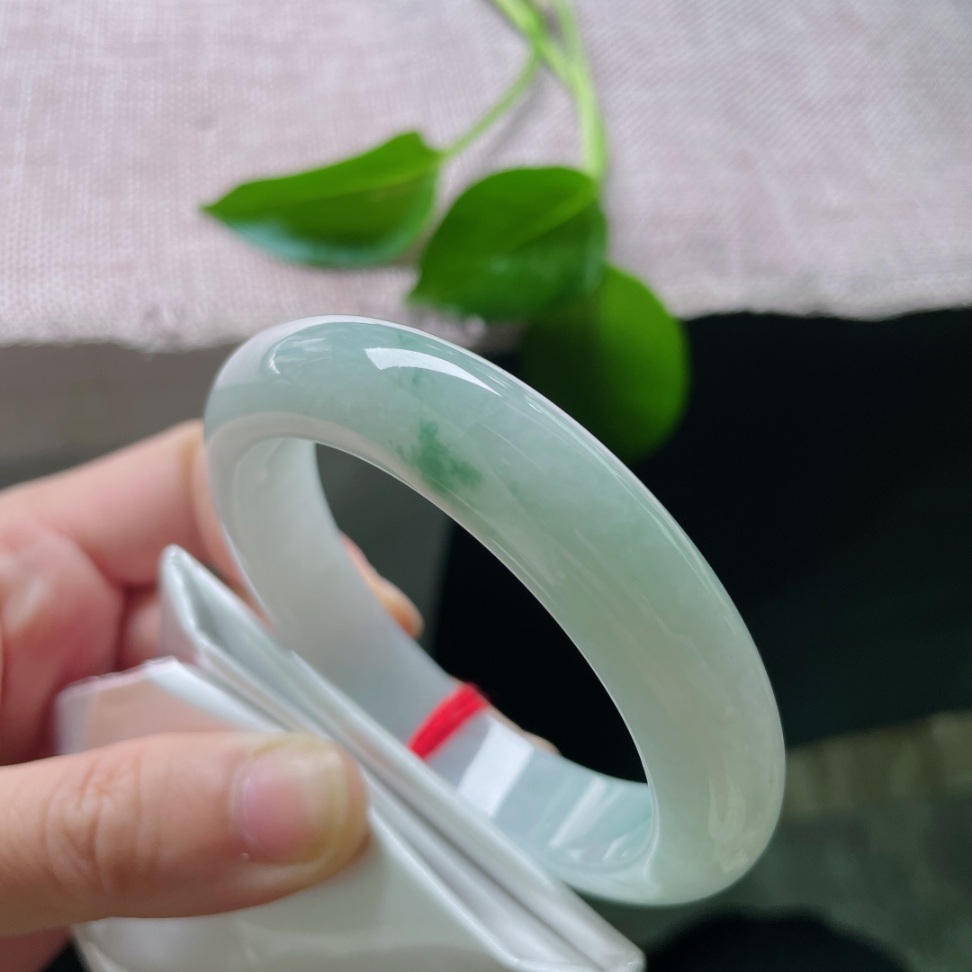 54.7/12.5/8.9，淡绿底正圈，清秀迷人，素净，一抹飘花灵动飘逸，皮纹，ss48641a