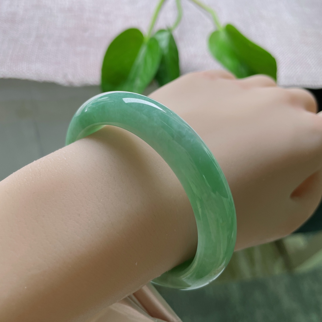 53.8/11.8/8.0，绿底正圈，水润，细腻，贵气，一点皮纹，ss50821a